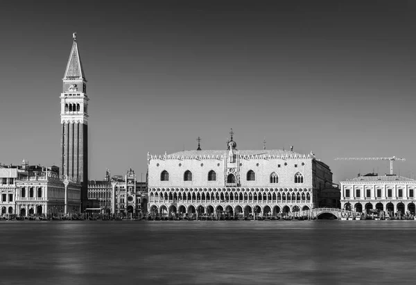 Venedik, İtalya. Siyah beyaz fotoğraf