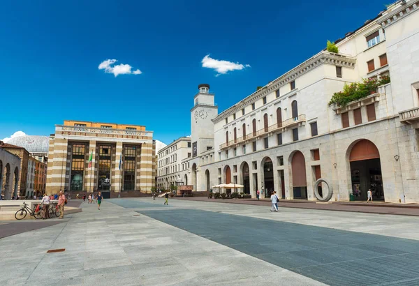 Brescia, Itália: Praça da Vitória no centro de Brescia ("Piazza della Vittoria ") — Fotografia de Stock