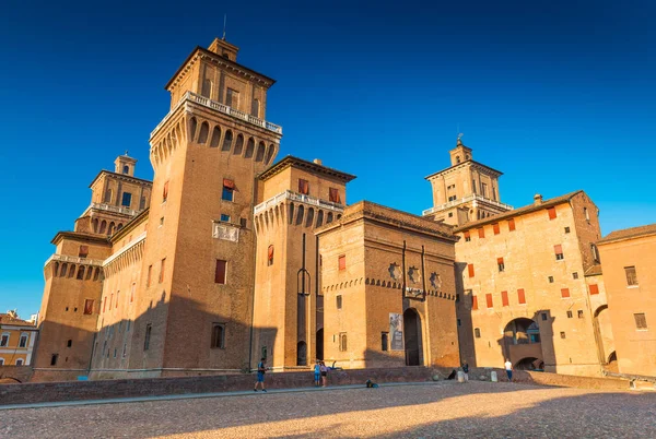 Ferrara, italien: schloss von ferrara (castello estense) — Stockfoto
