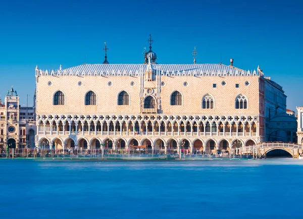 Venedik, İtalya: View Doge Sarayı (Palazzo Ducale), Venedik'in ünlü dönüm noktası — Stok fotoğraf