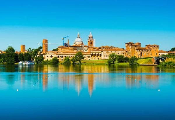 Mantova Italië Cityscape Weerspiegeld Water Skyline Van Stad Van Oude — Stockfoto