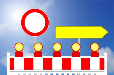 Yol inşaat alanı bariyer işaretiyle alternativ için yasak