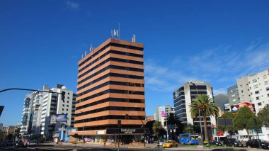 Quito, Pichincha / Ekvator - 1 Kasım 2016: 6 de Diciembre Avenue Quito şehir modern bir bölge faaliyete