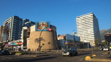 Quito, Pichincha / Ekvator - 1 Kasım 2016: modern bir bölge olan Quito şehir caddede Naciones Unidas faaliyete