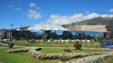 Quito, Pichincha / Ekvator - 6 Kasım 2016: dış görünümünü Quito şehir kuzeyde Ekvador Kültür Evi