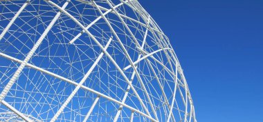 Yapısı beyaz metal çubukları üzerinde mavi bir arka plan