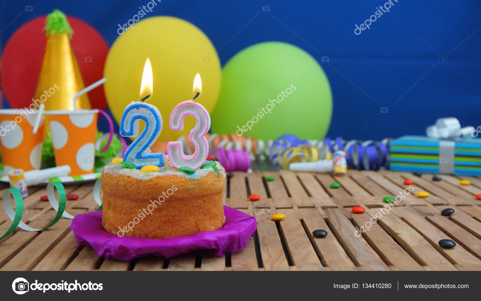 23 Ans Images Libres De Droit Photos De 23 Ans Depositphotos