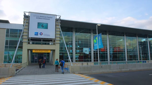 Tababela, Pichincha / Ecuador - 16 de enero de 2016: Actividad diaria en el Aeropuerto Internacional Mariscal Sucre de la ciudad de Quito — Foto de Stock