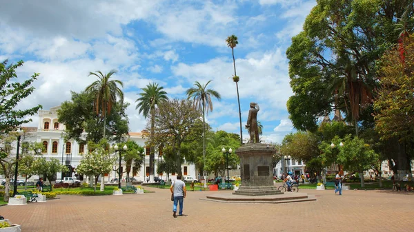 Ibarra, Imbabura / Ekvator - 22 Şubat 2016: Pedro Moncayo Park Ibarra şehir merkezinde görünümünü — Stok fotoğraf