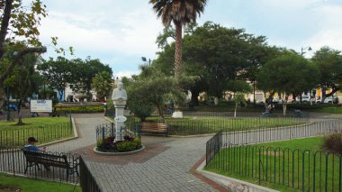 Tumbaco, Pichincha / Ekvator - 25 Mart 2016: Görünüm Tumbaco kasaba Quito şehir yakınındaki central Park