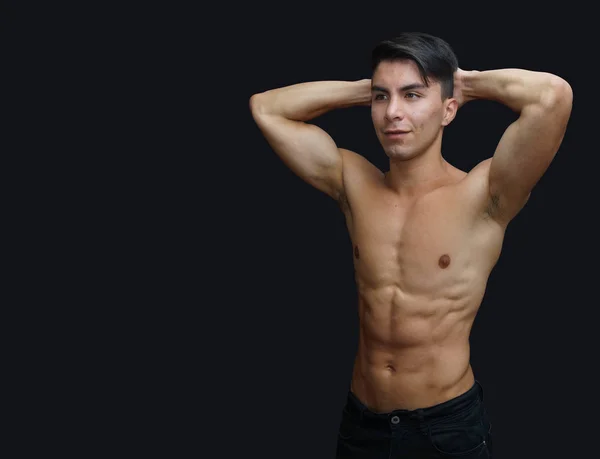 Jovem Latino Homem Calças Pretas Sem Camisa Com Mãos Pescoço — Fotografia de Stock