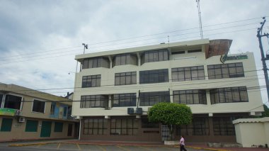 Puerto Francisco de Orellana, Orellana / Ekvator - 22 Eylül 2017: ön görünüm Francisco de Orellana Port Belediyesi binasının