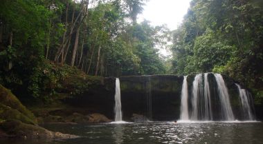 Carachupa Pakcha şelale El Coca Köyü yakınındaki görünümünü