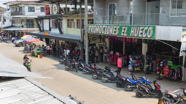 Hormiga Putumayo Colômbia Março 2020 Pessoas Andando Uma Rua Cheia — Fotografia de Stock