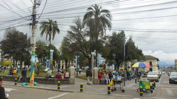 Cayambe Pichincha Ecuador Febrero 2020 Personas Sentadas Esquina Del Parque — Foto de Stock