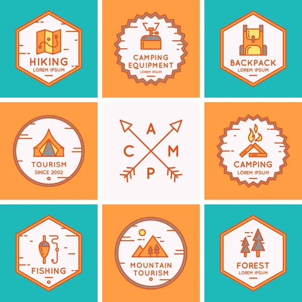 Conjunto de logotipos e símbolos para camping . — Vetor de Stock