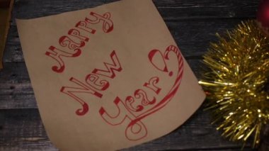 Noel ağacı, Noel dekorasyonu, çam kozalağı siyah arka plan, bokeh, ışık, çelenk