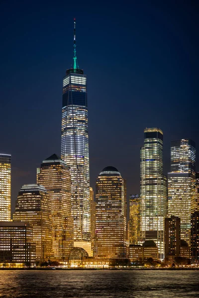 Moderne Gebäude Die Nachts New York Erstrahlen — Stockfoto