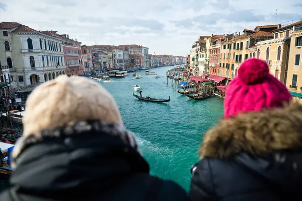 Turistas Observando Canal Grande Venecia Mañana Fría — Foto de Stock