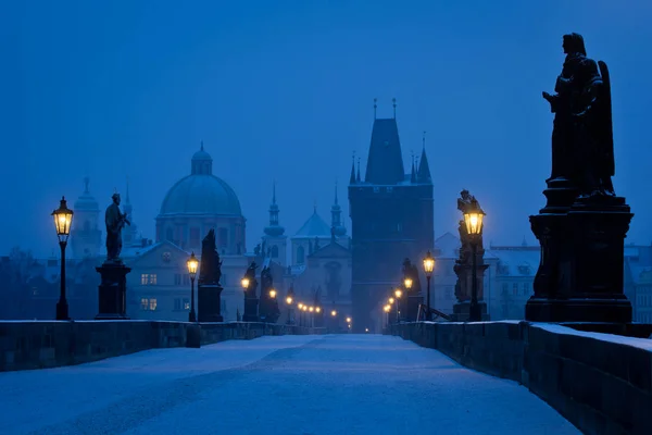 Ponte Famosa Praga Charles Vazio Início Manhã Hora Azul — Fotografia de Stock