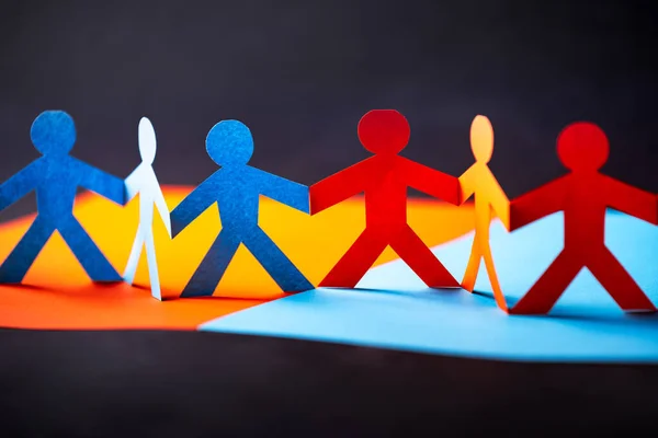 Kağıt kesim konsepti - iki grubun çok kültürlü işbirliği. Turuncu ve mavi karşıtlık renkleri.
