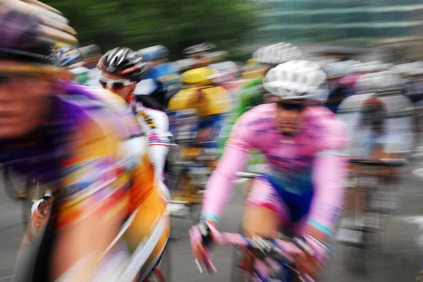 Bisiklet etkinliğinde bulanık bisikletçiler