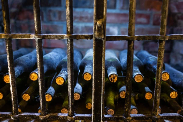 Botellas Vintage Vino Bodega —  Fotos de Stock