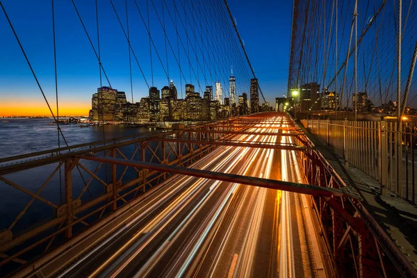 Der Verkehr Auf Der Brooklyn Bridge Mit Den Lower Manhattan — Stockfoto