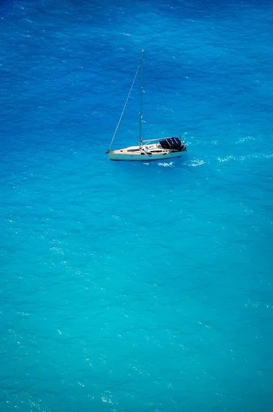 Veduta Aerea Yacht Bianco Mare Blu Profondo — Foto Stock