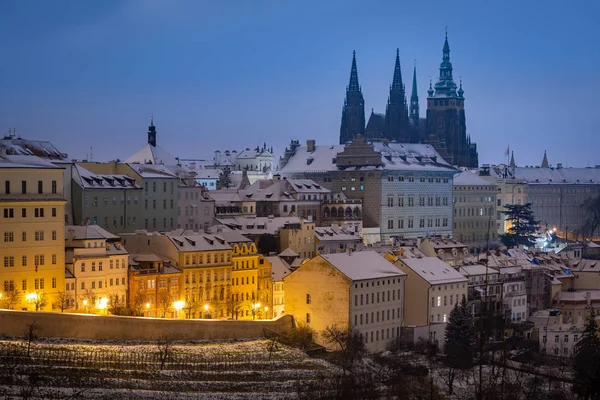 Castelo Praga Noite Durante Inverno Nevado — Fotografia de Stock