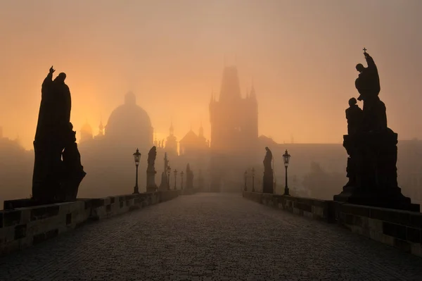 Старинный Мост Замок Рассвете Прага Чешская Республика — стоковое фото