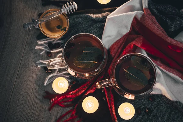 Thé Noir Tasse Avec Églantier Séché Feuilles Fraîches Menthe Sur — Photo