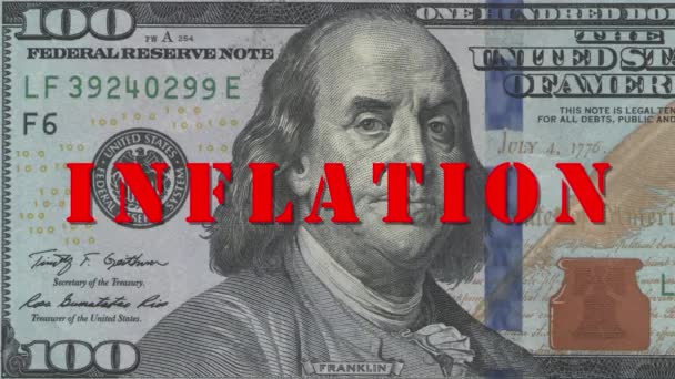 富兰克林 Benjamin Franklin 的肖像 出自一张红字 通货膨胀 的100美元钞票 在浮雕中 肖像的脸皱眉了 世界金融和经济危机概念 — 图库视频影像