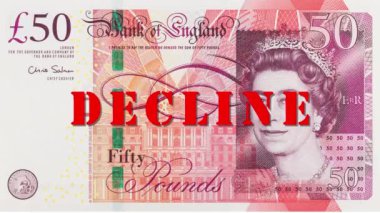Elizabeth II 'nin portresi 50 İngiliz sterlin banknotundan kırmızı imzalı 
