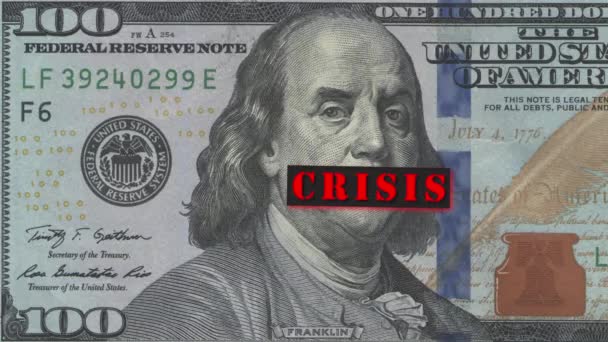 本杰明 富兰克林的肖像出自一张百元钞票 闭着嘴 标题是 在浮雕中 肖像的脸皱眉了 金融和经济危机概念 — 图库视频影像