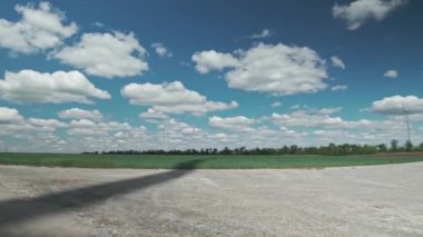 Yeşil alan ve rüzgar türbinleri çiftliği