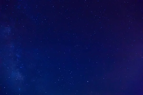 Cielo estrellado. La Vía Láctea en el cielo nocturno . — Foto de Stock