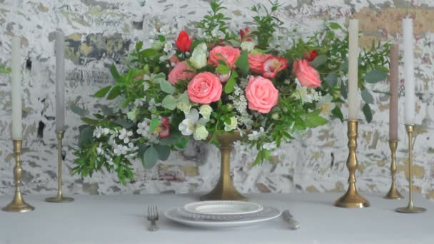 Bouquet sur une table décorée Beaux-arts — Video