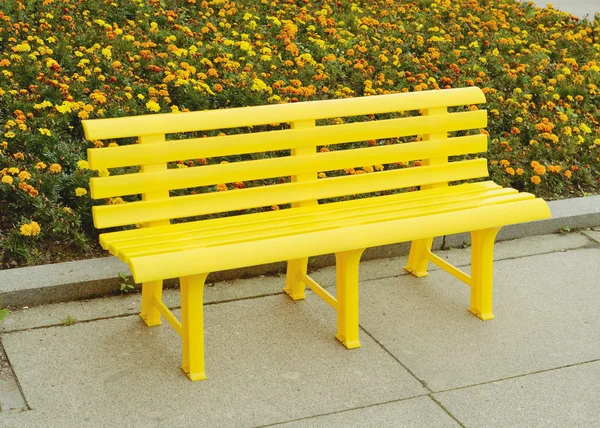 Yellow bench on the street. — Stock Photo, Image