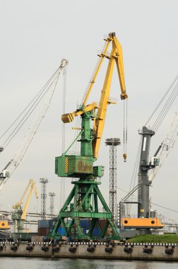 Limanda gemilerin yükleme.