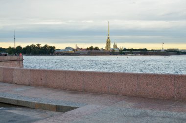 Şehrin akşam peyzaj.