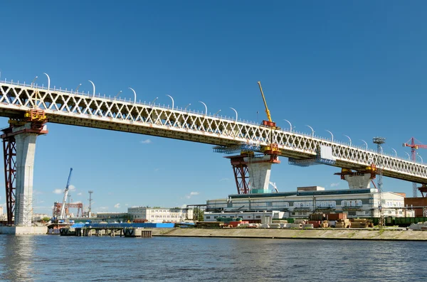 Bir otoyolda yer üstünde.