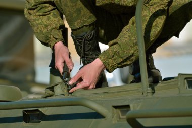 Asker bir mühür koyar.