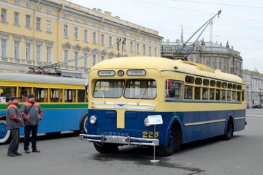 Tatil arabası onuruna.