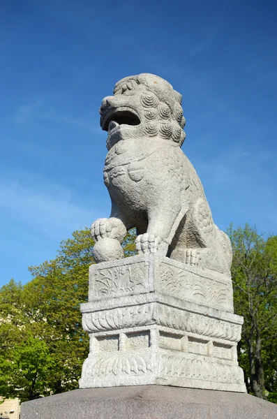 Stone lion on a pedestal — Stock Photo, Image