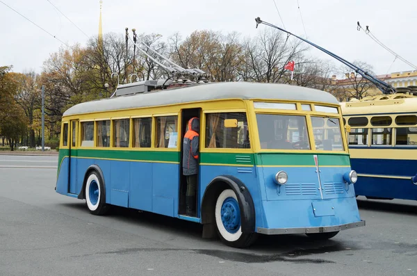 Einstieg in den Trolley. — Stockfoto