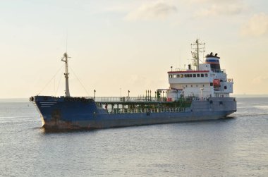 Gemi denizde yelken açıyor..