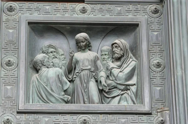 Les bas-reliefs des personnages de la Bible . — Photo