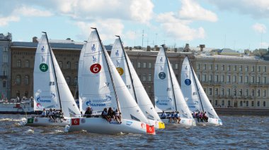 Yaz aylarında rekabet boaters.