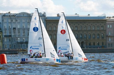 Yaz aylarında rekabet boaters.